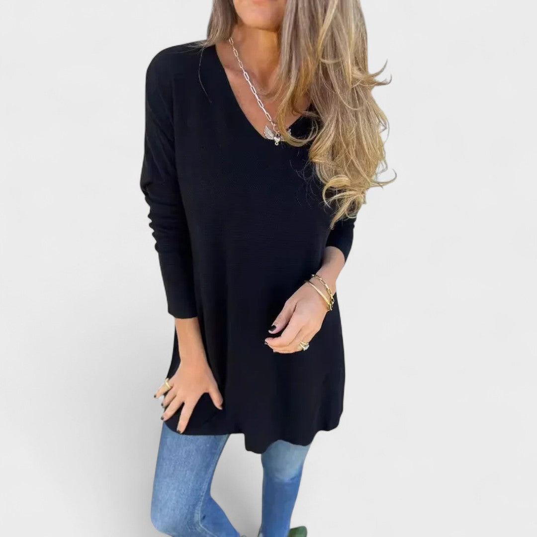Skylar - Relaxed knit tunic with V-neck